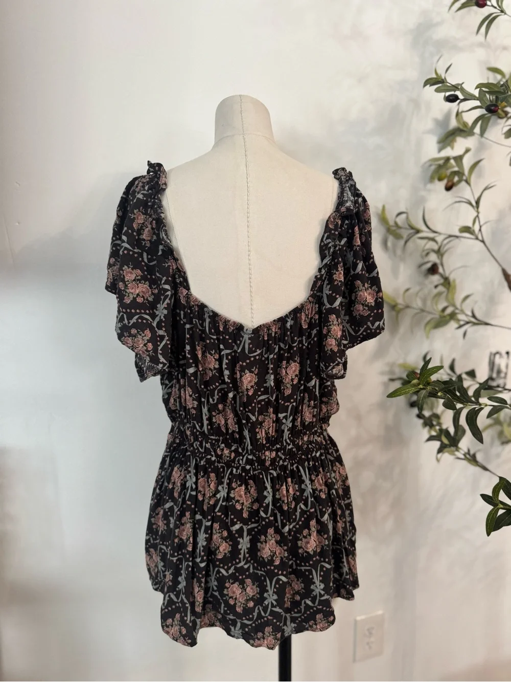 TORRID - V-Neck Flutter-Sleeve Blouse - Picture 3 of 7